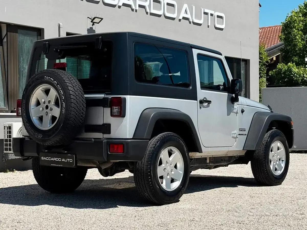 Usata Jeep Wrangler Sport 200 CV (147 kW) 2012 Grigio SUV