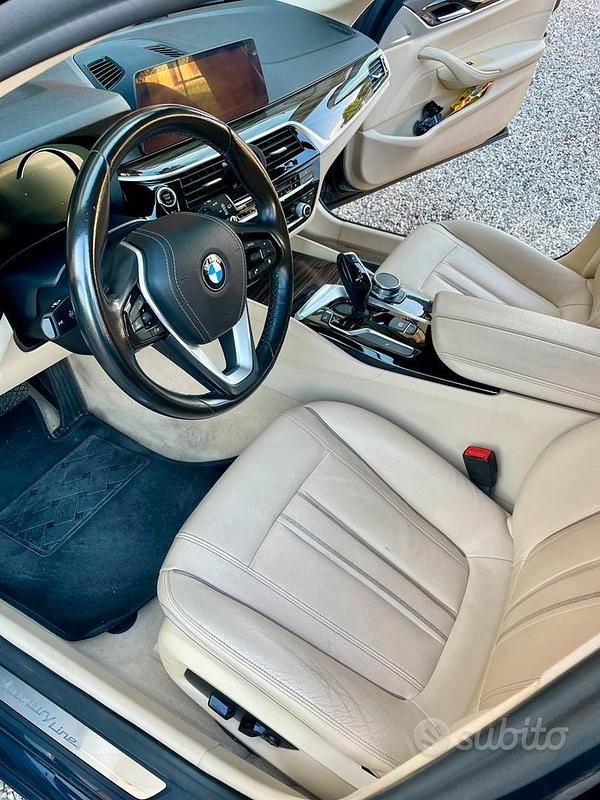 Usata BMW 520 Luxury Line 190 CV (139 kW) 2018 Blu/azzurro Station wagon