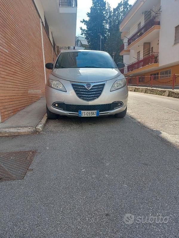 Usata Lancia Ypsilon 2013 Grigio Utilitaria