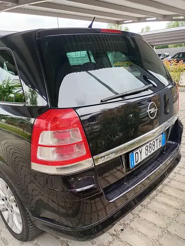 Usata Opel Zafira Cosmo 150 CV (110 kW) 2009 Nero Monovolume