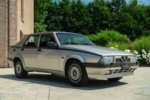 Usata Alfa Romeo 75 145 CV (106 kW) 1989 Argento Berlina