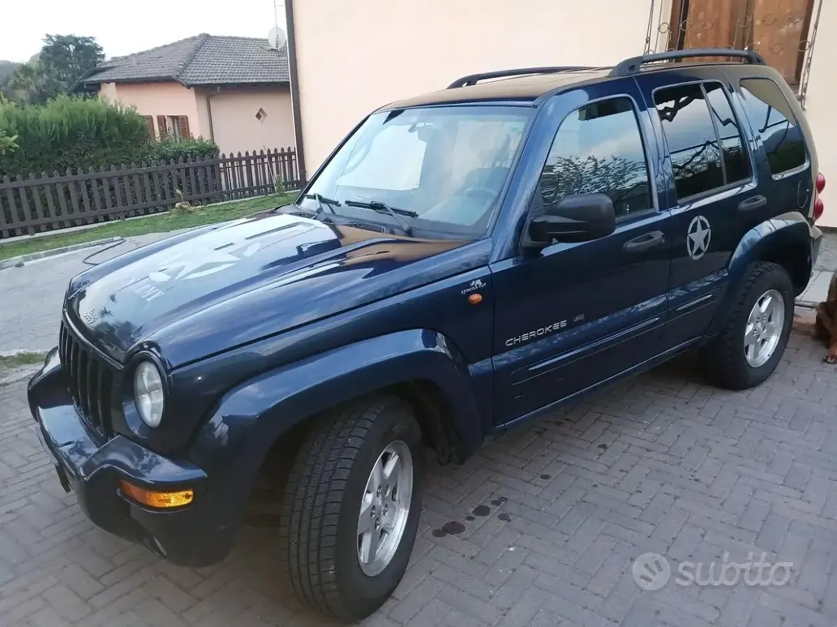 Usata Jeep Cherokee Sport 143 CV (105 kW) 2003 Bluazzurro SUV