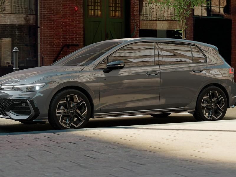 Nuova VW Golf VIII R-line Plus 150 CV (110 kW) 2026 Moonstone grey Berlina