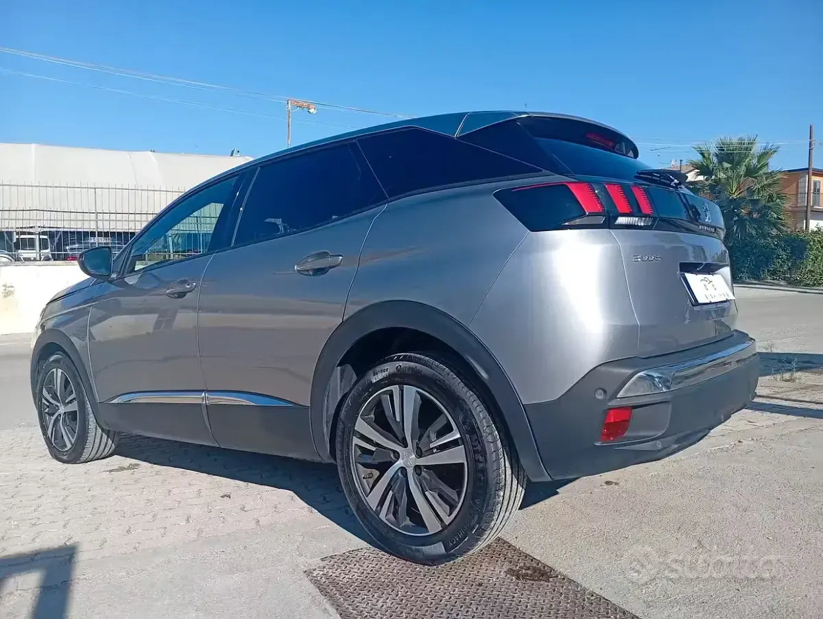 Usata Peugeot 3008 Allure 131 CV (96 kW) 2023 Bluazzurro SUV