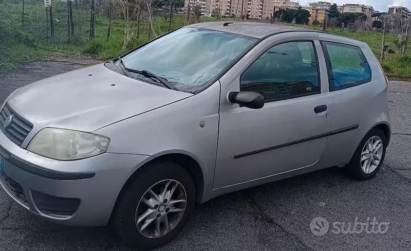 Usata Fiat Punto 60 CV (44 kW) 2005 Grigio Utilitaria