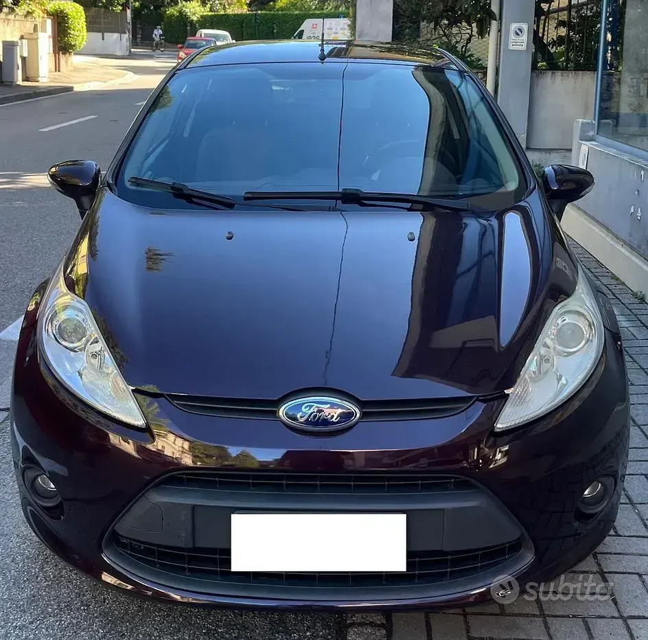 Usata Ford Fiesta Titanium 97 CV (71 kW) 2010 Rosso Berlina