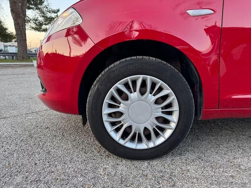 Usata Lancia Ypsilon 85 CV (62 kW) 2015 Rosso Utilitaria