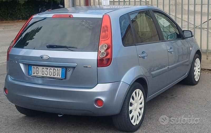 Usata Ford Fiesta 68 CV (50 kW) 2007 Blu Utilitaria