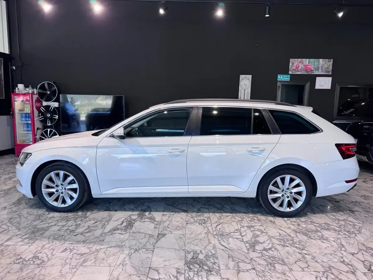 Usata Skoda Superb SportLine 150 CV (110 kW) 2018 Bianco Station wagon