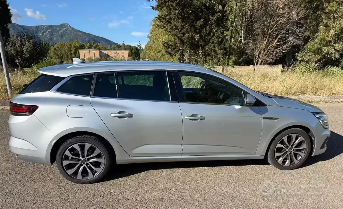 Usata Renault Mégane GrandTour 116 CV (85 kW) 2023 Grigio Station wagon