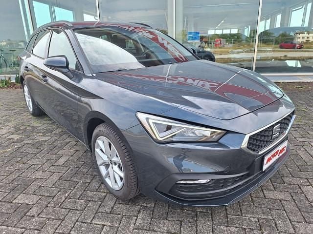 Usado Seat Leon Business 150 CV (110 kW) 2023 Gris Familiar