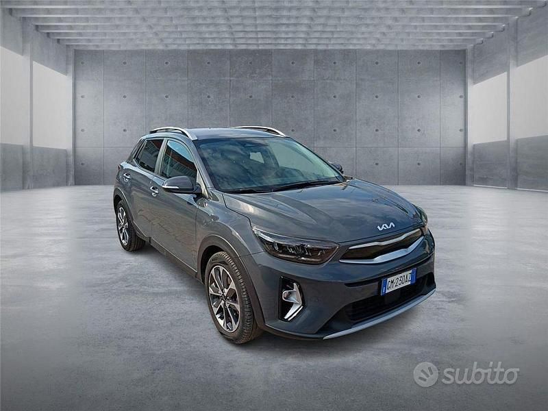 Grigio Usata 2023 Kia Stonic Style SUV | 16.000 € (Buon prezzo) - Immagine 1/4