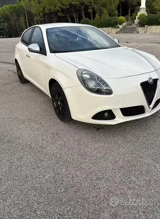 Usata Alfa Romeo Giulietta Distinctive 120 CV (88 kW) 2012 Bianco Utilitaria