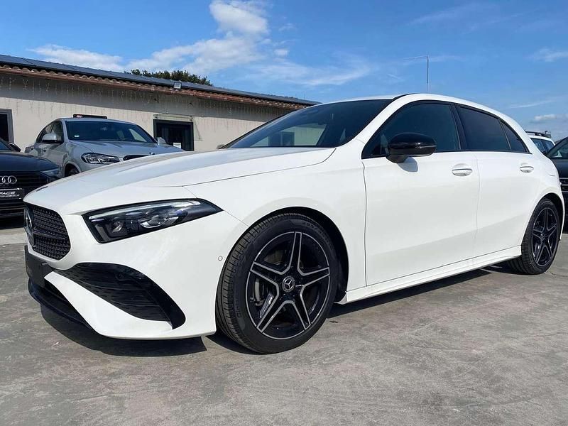 Usata Mercedes A180 Premium 116 CV (85 kW) 2024 Bianco metallizzato Berlina