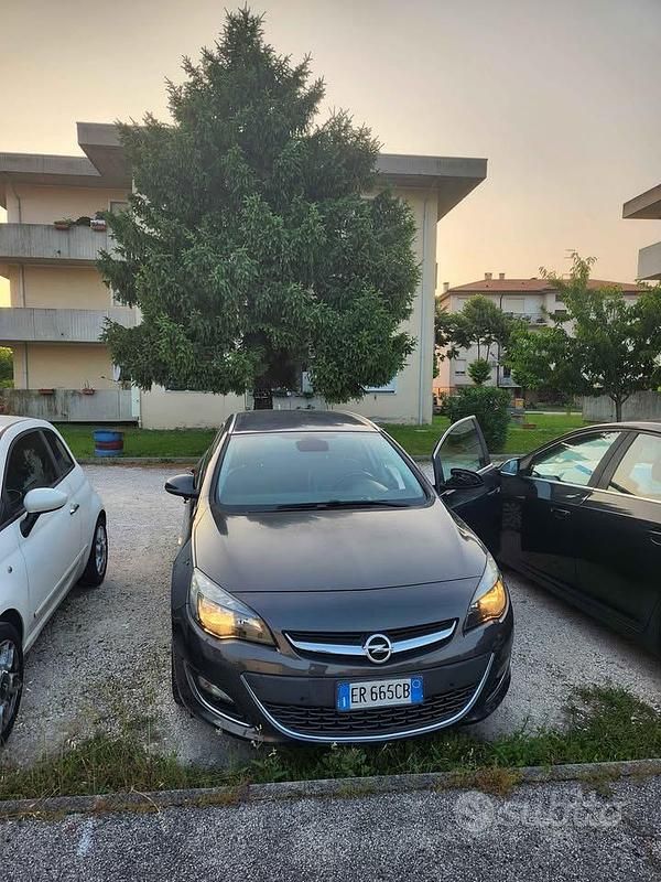Usata Opel Astra 131 CV (96 kW) 2014 Grigio Station wagon