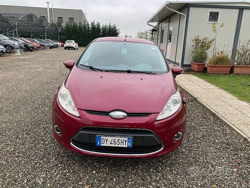 Usata Ford Fiesta Titanium 90 CV (66 kW) 2010 Bordeaux Berlina