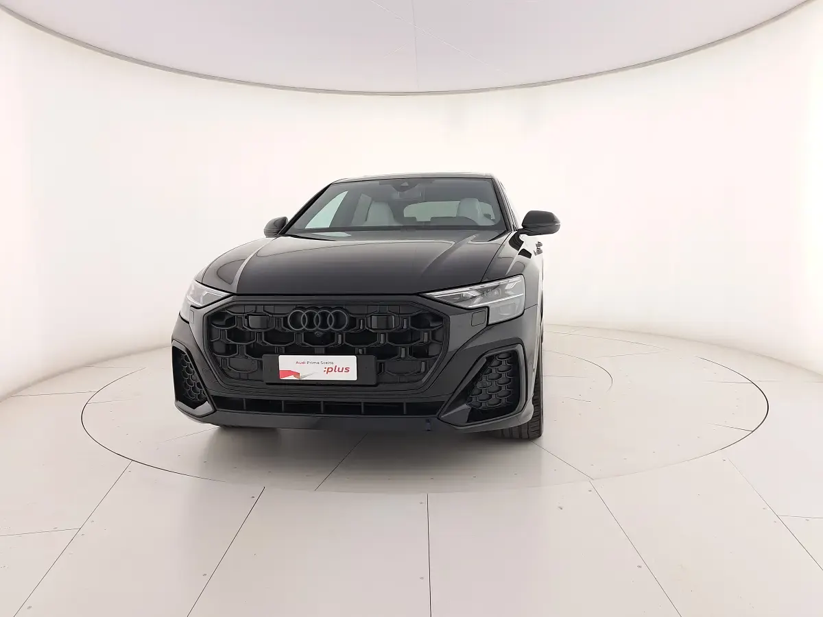 Usata Audi Q8 S-Line 286 CV (210 kW) 2024 Nero mito metallizzato SUV
