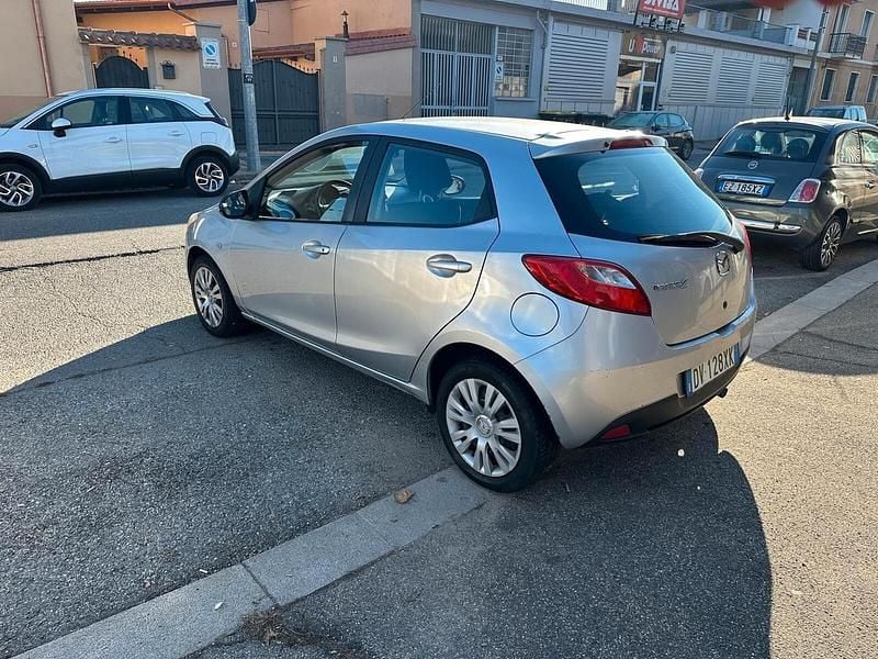 Usata Mazda 2 75 CV (55 kW) 2009 Argento Berlina