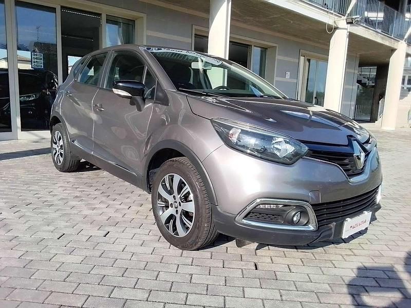 Usata Renault Captur 90 CV (66 kW) 2017 Grigio scuro metallizzato SUV