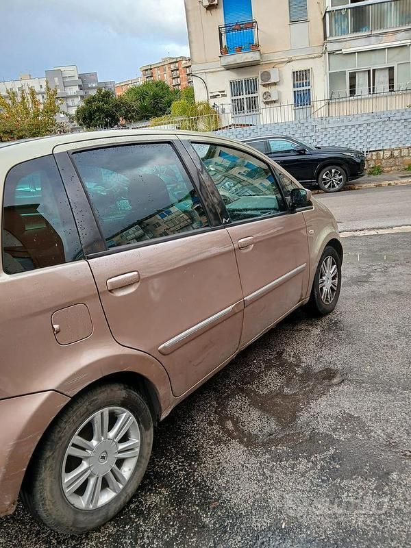 Usata Lancia Musa 90 CV (66 kW) 2007 Marrone Monovolume