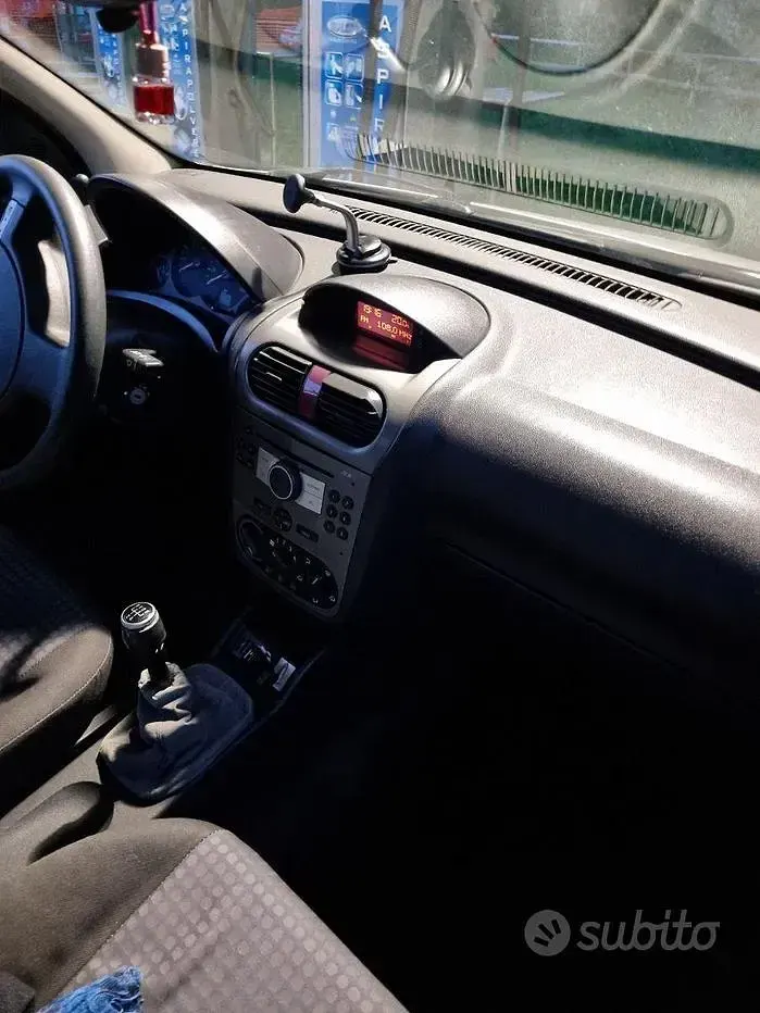 Usata Opel Corsa 69 CV (50 kW) 2005 Utilitaria