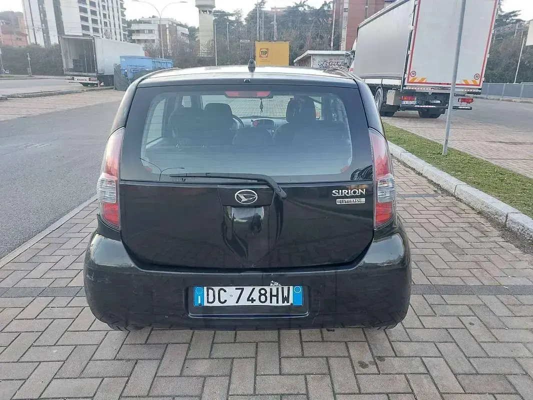 Usata Daihatsu Sirion 69 CV (50 kW) 2006 Nero Utilitaria