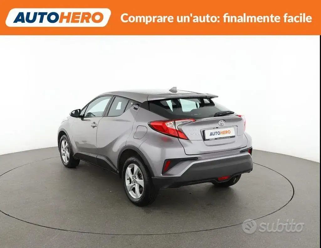 Usata Toyota C-HR Active 116 CV (85 kW) 2017 Grigio SUV