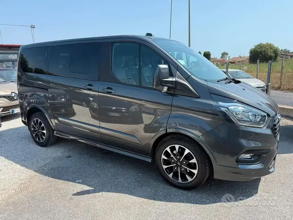 Usata Ford Tourneo Custom Sport 170 CV (125 kW) 2023 Grigio Furgone