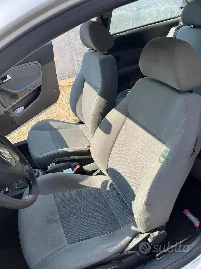 Usata Seat Ibiza 75 CV (55 kW) 2004 Grigio Utilitaria