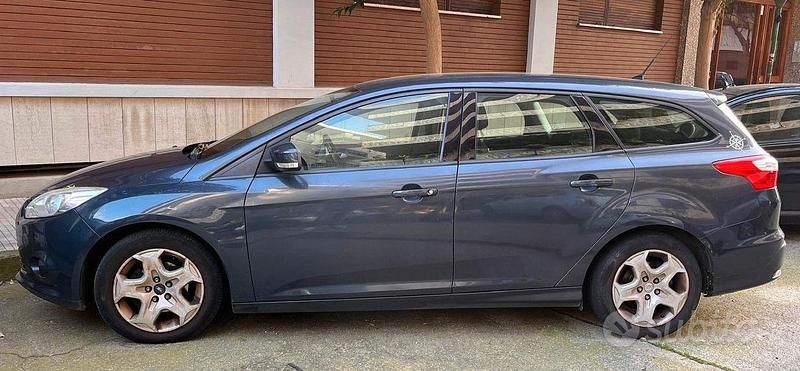 Usata Ford Focus 115 CV (84 kW) 2013 Grigio Station wagon