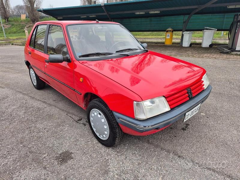 Usata Peugeot 205 88 CV (64 kW) 1992 Rosso Berlina