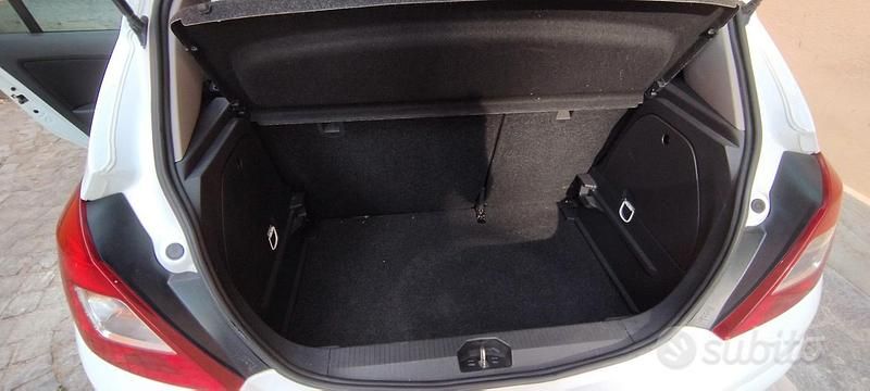 Usata 2011 Opel Corsa Cosmo Tre volumi | 4500 € (Buon prezzo) - Immagine 1/4