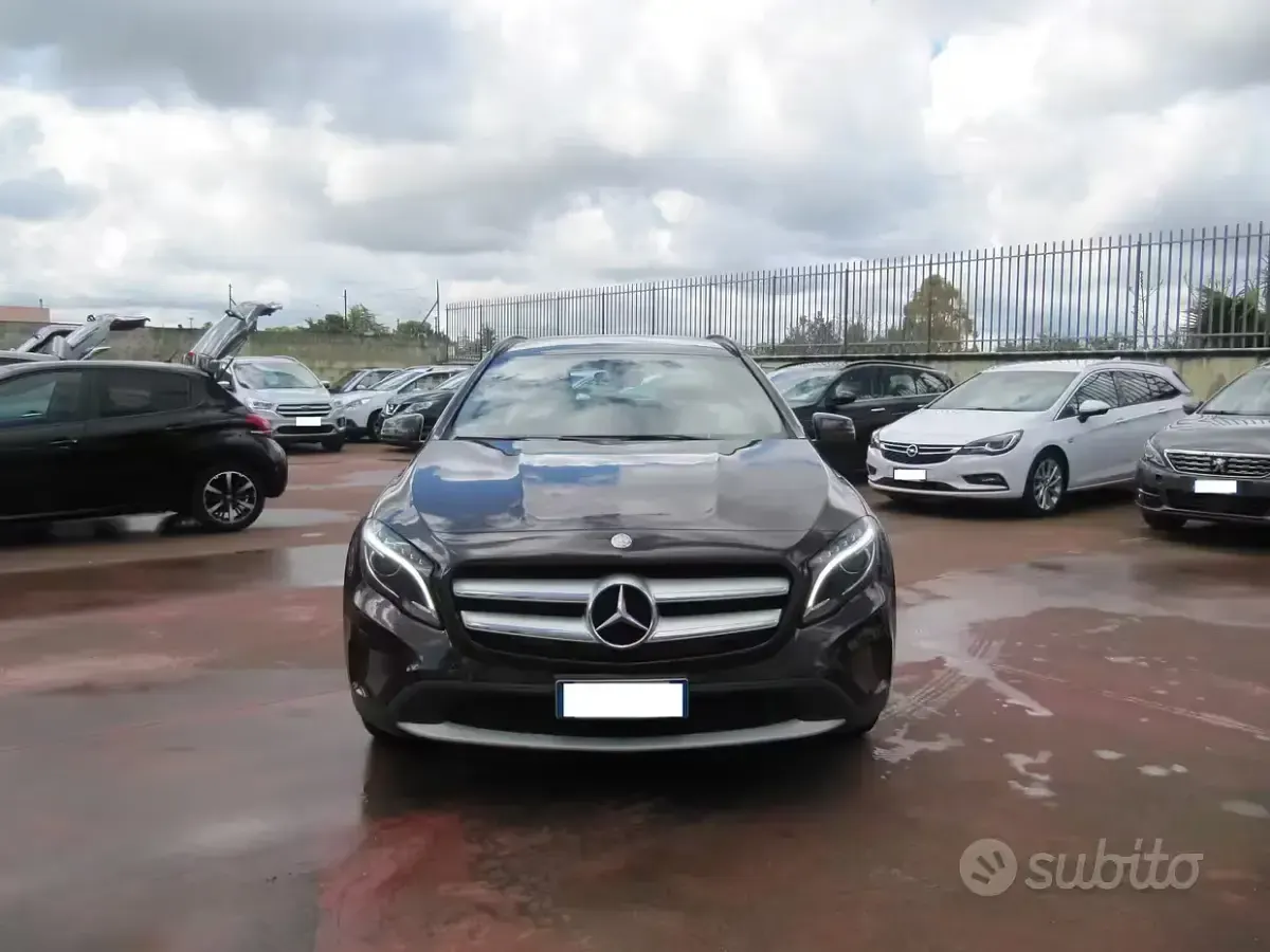 Usata Mercedes GLA180 Executive 109 CV (80 kW) 2016 Marrone SUV