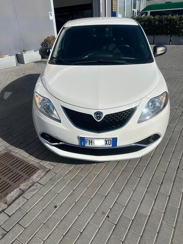 Usata Lancia Ypsilon S 95 CV (69 kW) 2017 Bianco Utilitaria