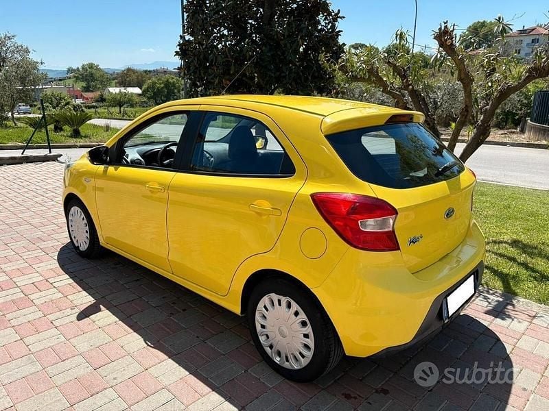 Usata Ford Fiesta 71 CV (52 kW) 2016 Giallo Berlina