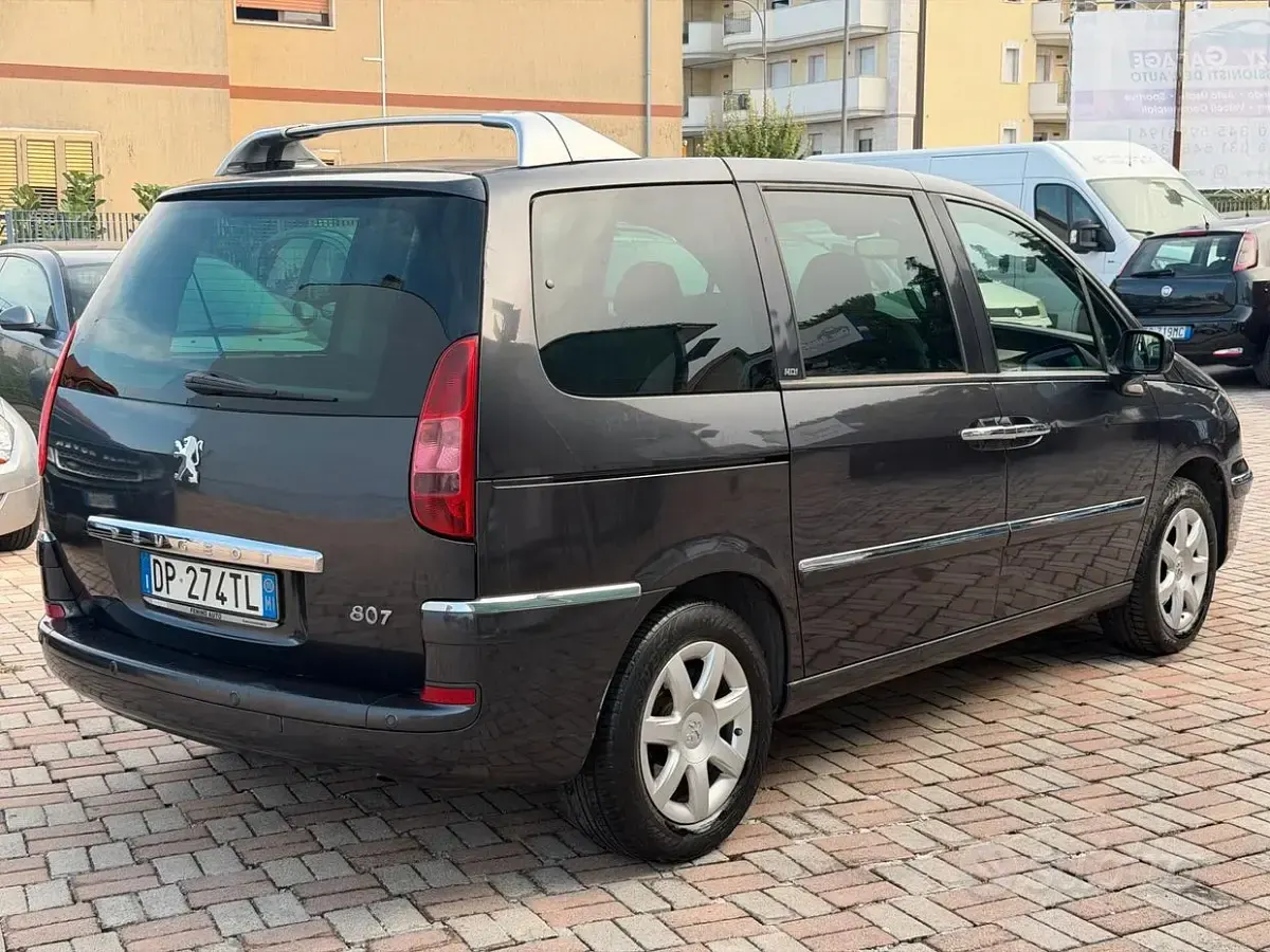 Usata Peugeot 807 170 CV (125 kW) 2008 Grigio Monovolume