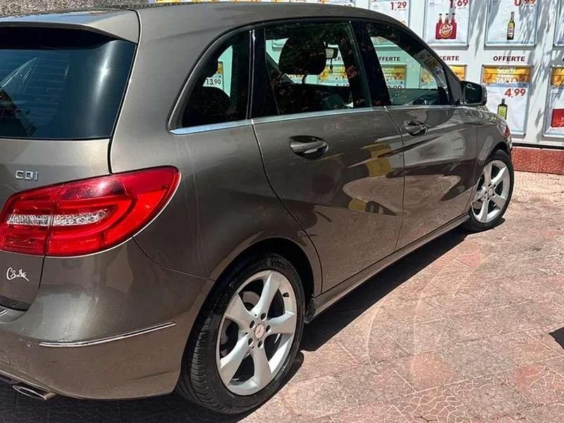 Bronzo Usata 2014 Mercedes B180 Premium Monovolume | 7900 € (Ottimo prezzo) - Immagine 1/4