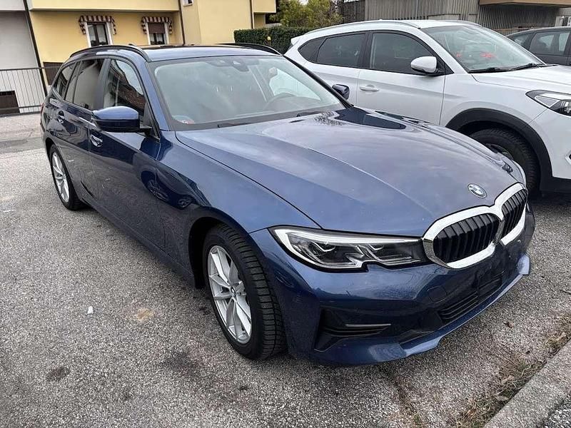 Usata BMW 320 Advantage 190 CV (139 kW) 2020 Blu/azzurro Station wagon