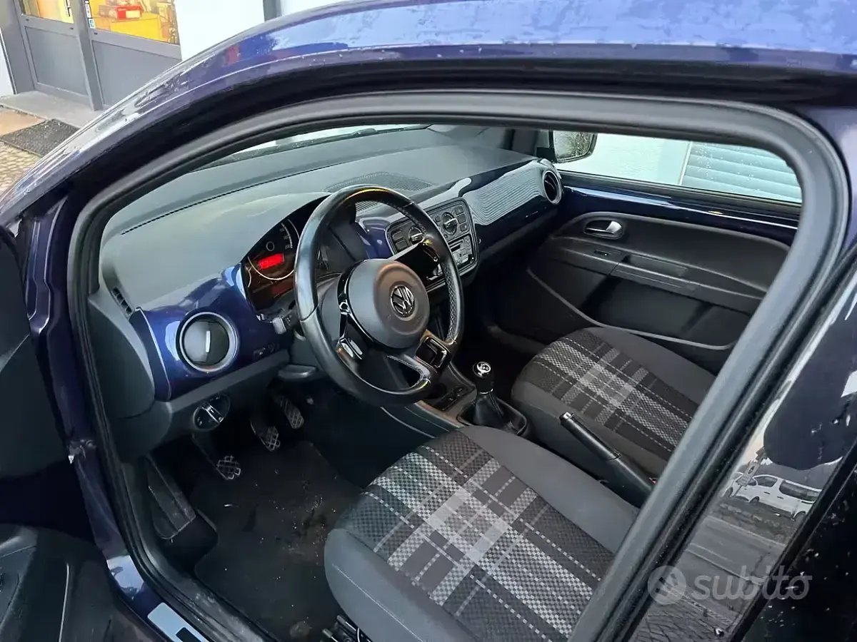 Usata VW up! CLUB 60 CV (44 kW) 2015 Blu Utilitaria