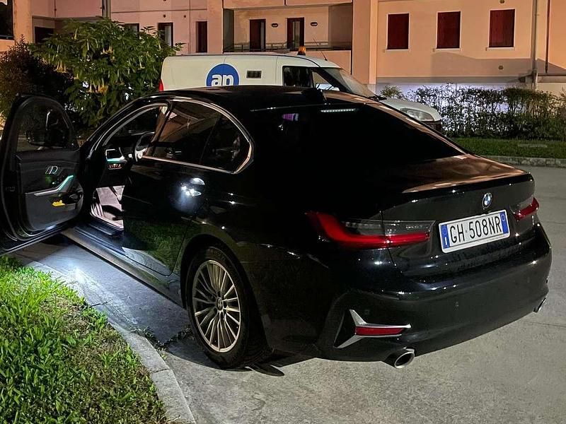Usata BMW 330e Luxury Line 184 CV (135 kW) 2020 Nero Berlina