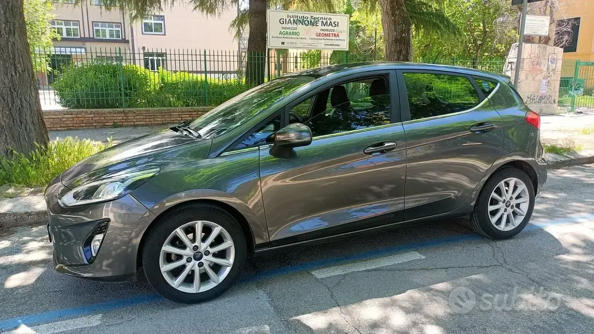 Usata Ford Fiesta Titanium 86 CV (63 kW) 2018 Grigio Utilitaria