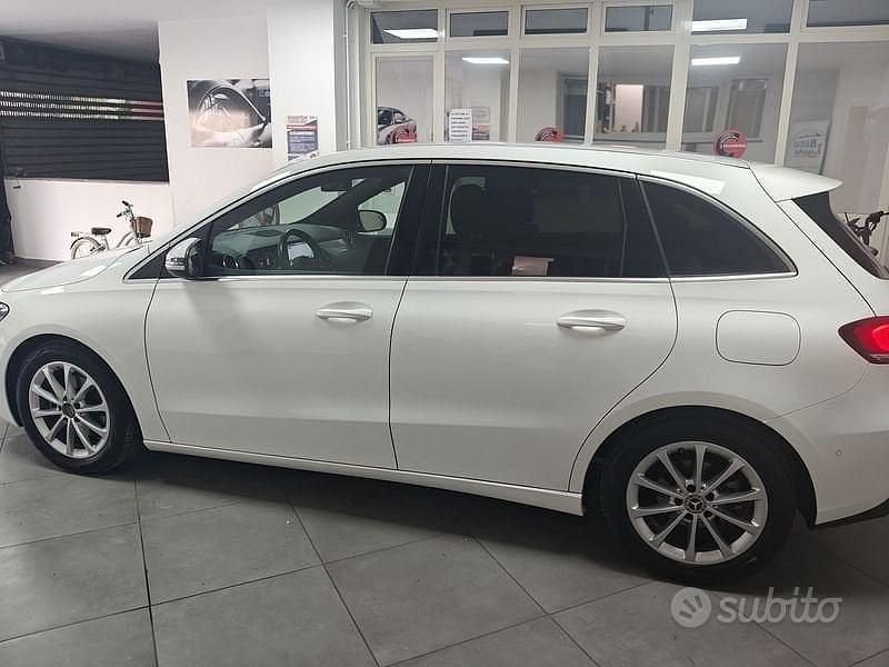 Usata Mercedes B180 135 CV (99 kW) 2019 Bianco Monovolume