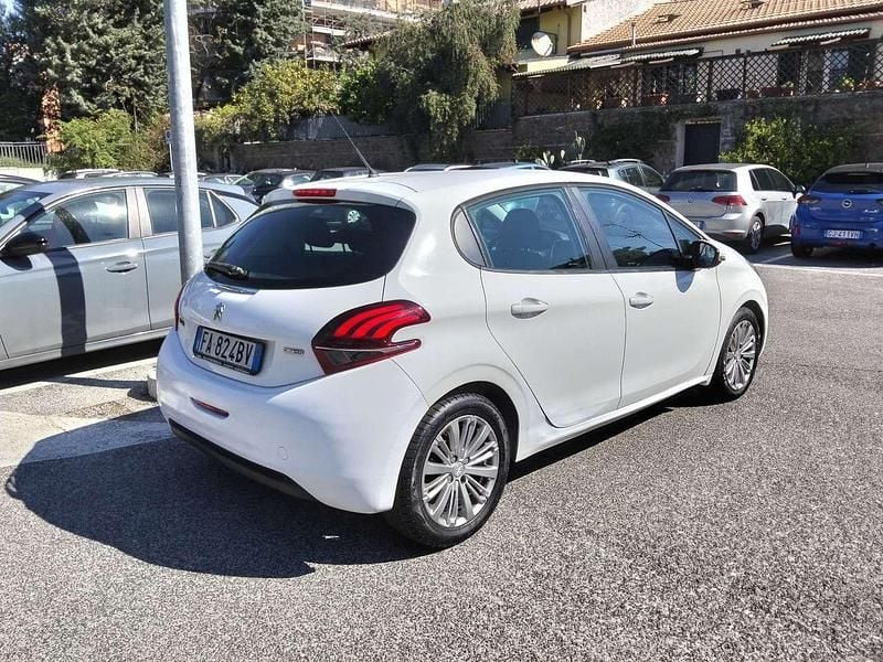 Usata Peugeot 208 Active 75 CV (55 kW) 2015 Bianco Utilitaria