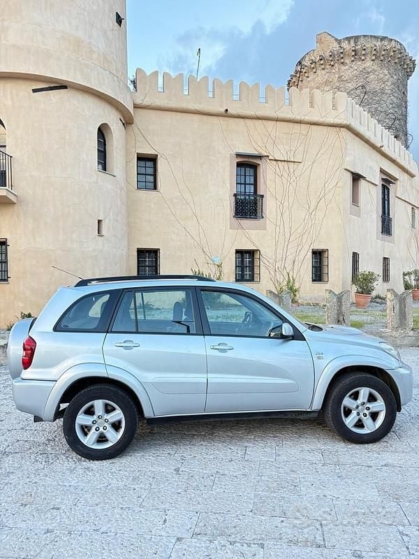 Usata Toyota RAV4 116 CV (85 kW) 2003 Grigio SUV