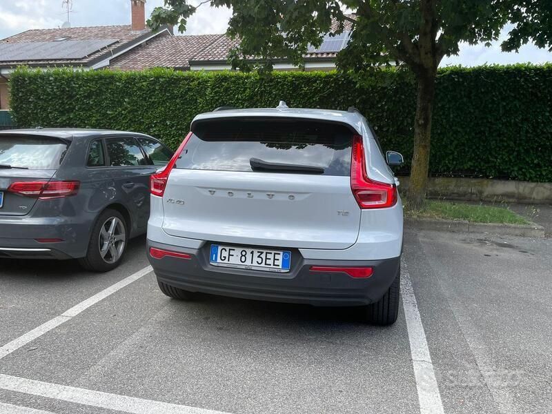 Usata Volvo XC40 Momentum 129 CV (94 kW) 2021 Grigio SUV