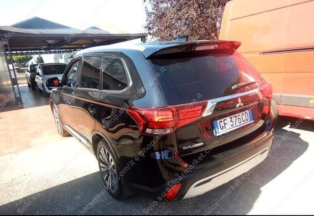 Usata Mitsubishi Outlander Instyle 150 CV (110 kW) 2021 Nero SUV