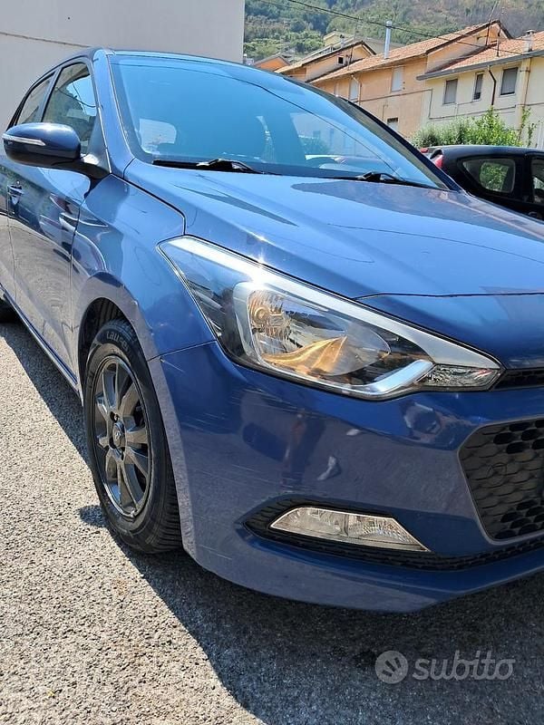 Usata Hyundai i20 75 CV (55 kW) 2017 Blu Berlina