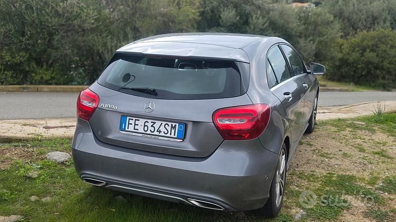 Usata Mercedes A180 109 CV (80 kW) 2015 Grigio Utilitaria