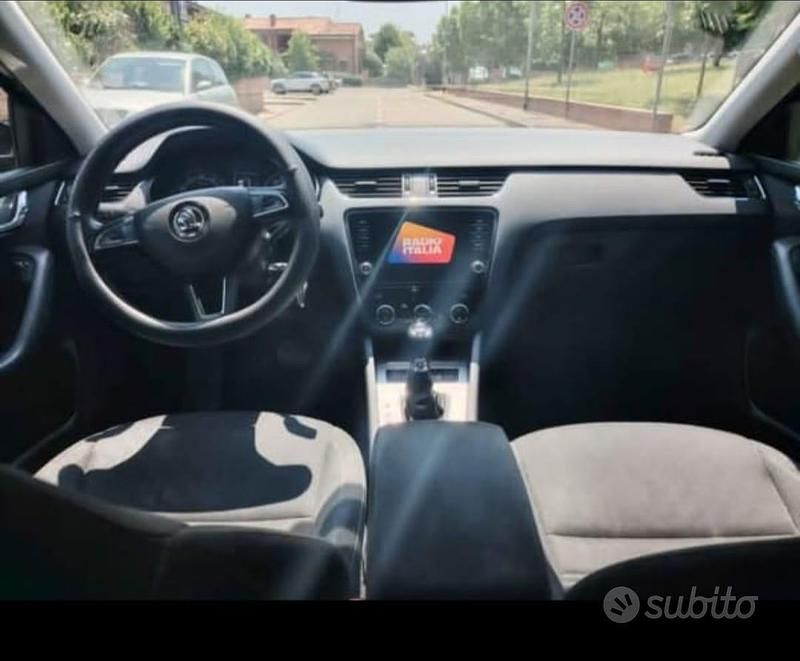 Usata Skoda Octavia 130 CV (95 kW) 2020 Nero Station wagon