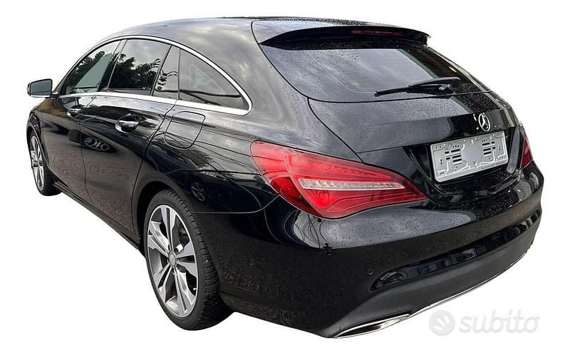 Usata Mercedes CLA200 Premium 156 CV (114 kW) 2017 Nero Station wagon